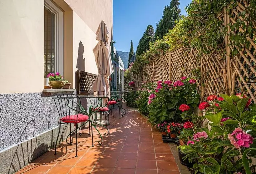 בית מלון כפרי Yacht Club