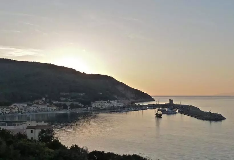 בית מלון כפרי Yacht Club