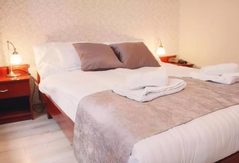 בית מלון כפרי Aqua Villa Eger