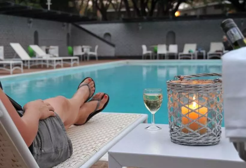 هتل Cresta Sprayview Victoria Falls