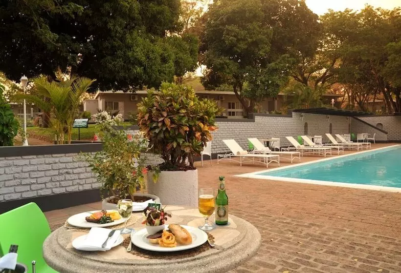 هتل Cresta Sprayview Victoria Falls