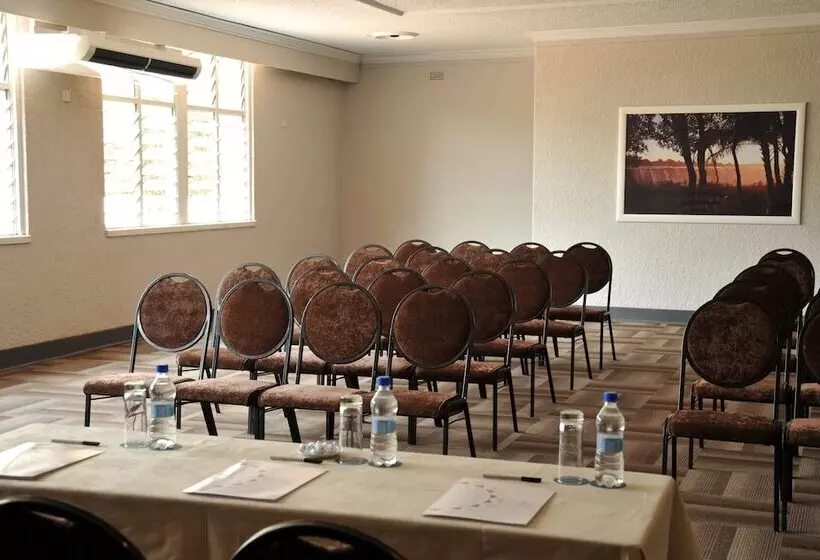 هتل Cresta Sprayview Victoria Falls