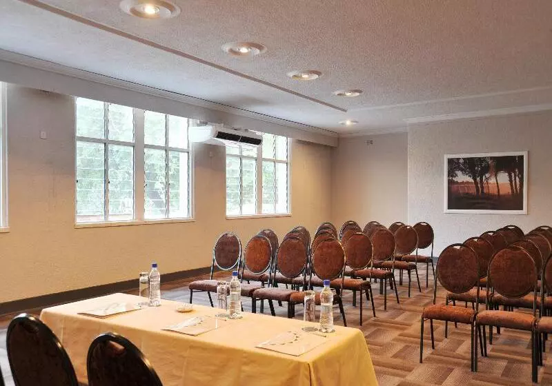 هتل Cresta Sprayview Victoria Falls