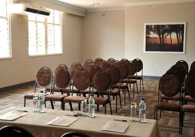 هتل Cresta Sprayview Victoria Falls