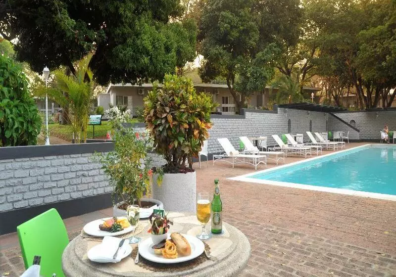 هتل Cresta Sprayview Victoria Falls