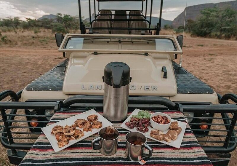 בית מלון כפרי Honeyguide Tented Safari Camps   Mantobeni