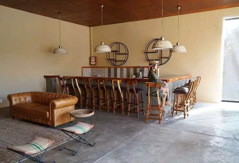 בית מלון כפרי Honeyguide Tented Safari Camps Mantobeni