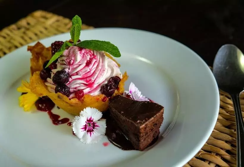 בית מלון כפרי Honeyguide Tented Safari Camps Mantobeni