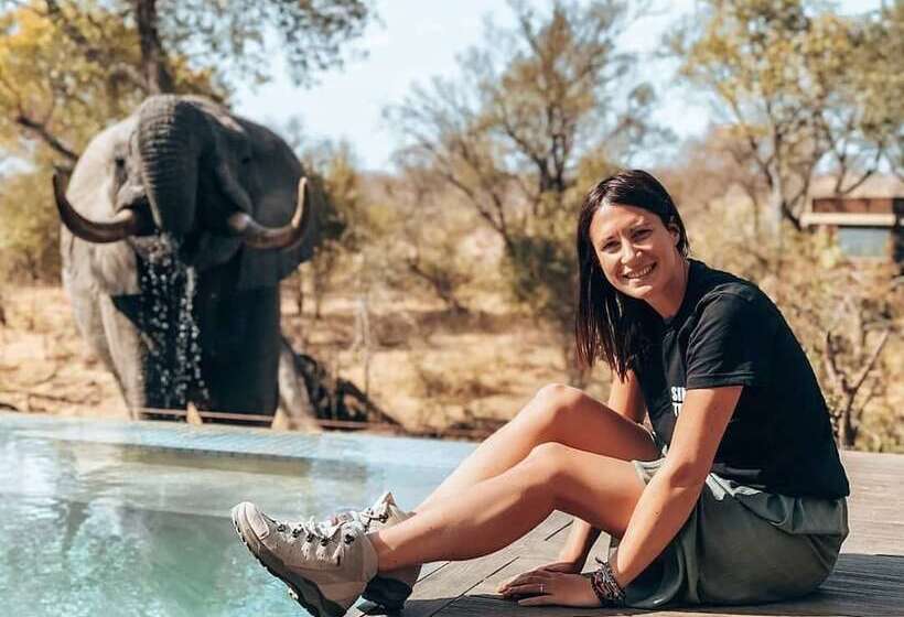 בית מלון כפרי Honeyguide Tented Safari Camps   Mantobeni