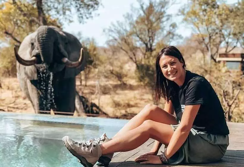 בית מלון כפרי Honeyguide Tented Safari Camps Mantobeni