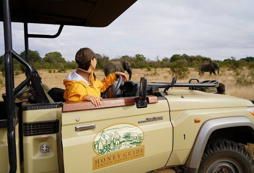 בית מלון כפרי Honeyguide Tented Safari Camps   Mantobeni