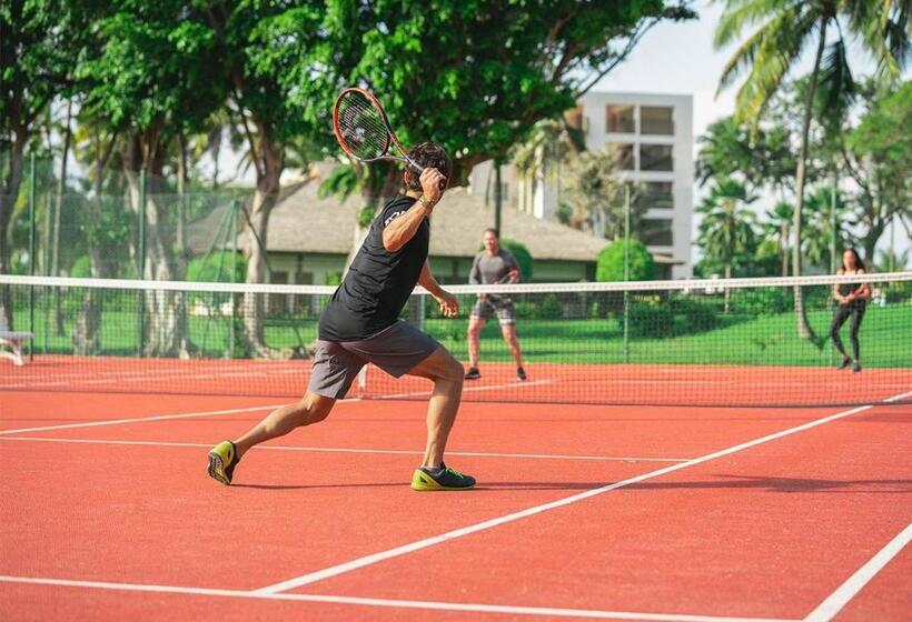 هتل Langley Resort Fort Royal