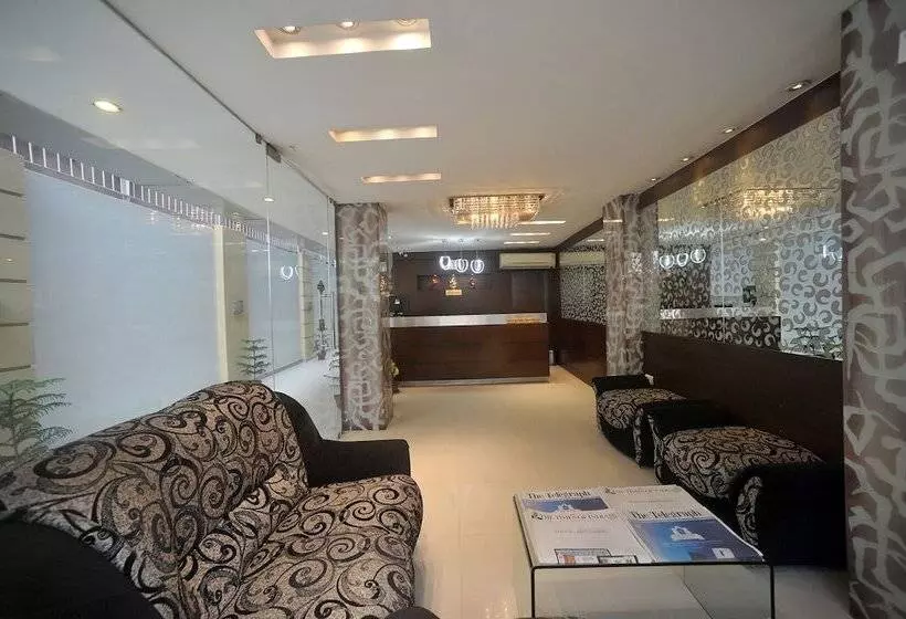 בית מלון כפרי Lee International