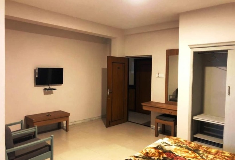 Hotel Preethi Palace