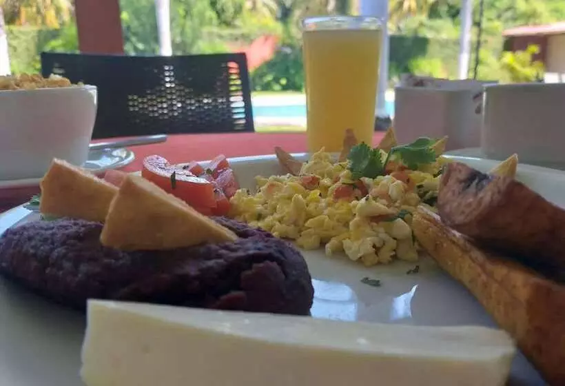 هتل Sevilla Usulutan