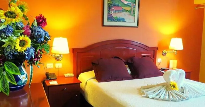 هتل Sevilla Usulutan