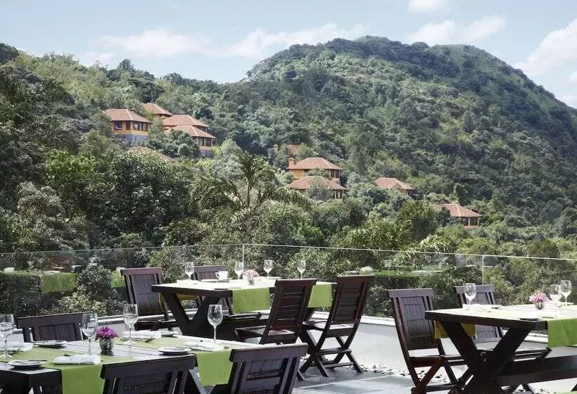 ホテル Taj Madikeri Resort & Spa Coorg