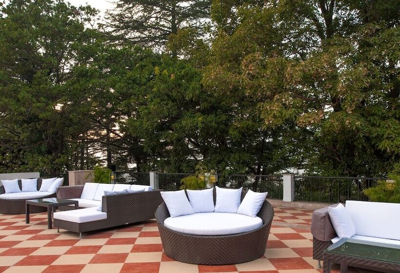 ホテル The Claridges Nabha Residence