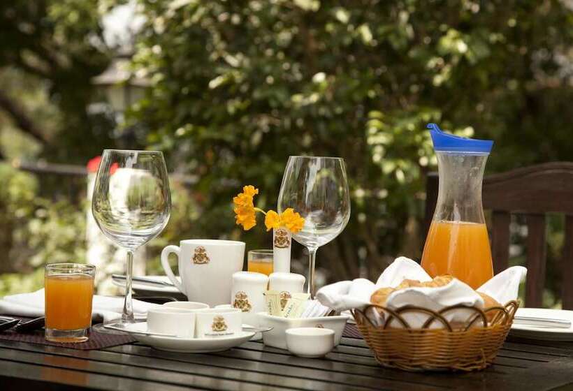 ホテル The Claridges Nabha Residence