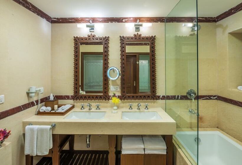 ホテル The Claridges Nabha Residence