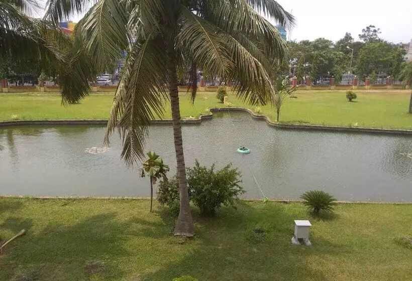 酒店 The Golden Retreat