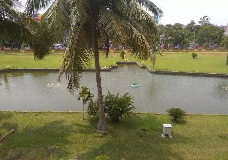 酒店 The Golden Retreat