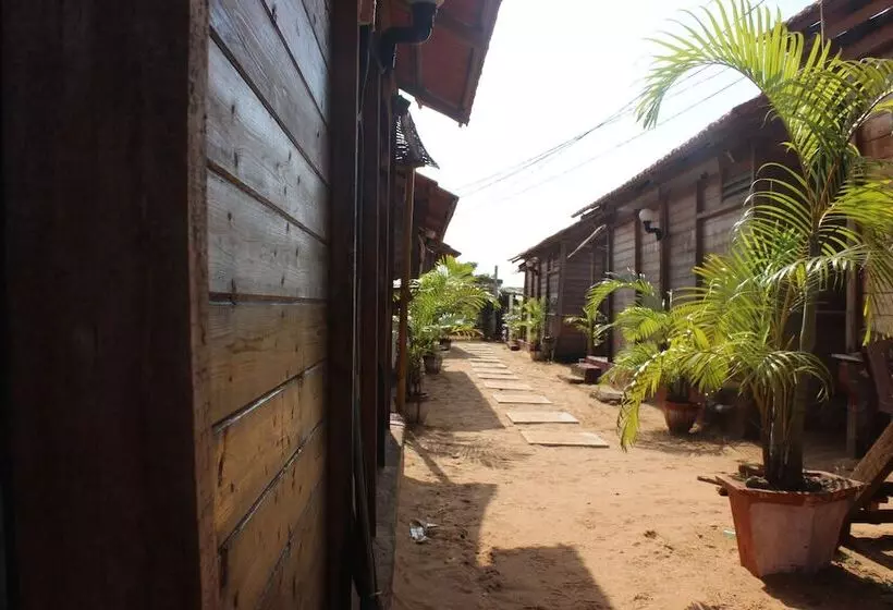ホテル Tivai Beach Cottages