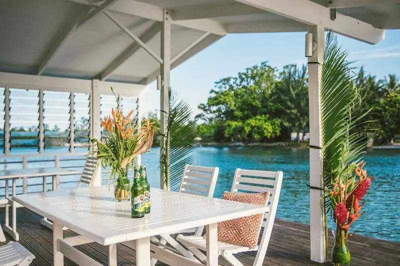 هتل Tropicana Lagoon Apartments