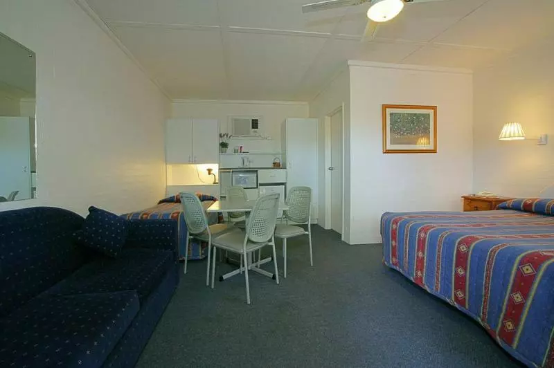 Nicholas Royal Motel  No Pets Allowed