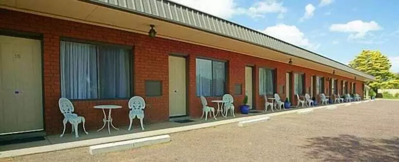 Nicholas Royal Motel  No Pets Allowed