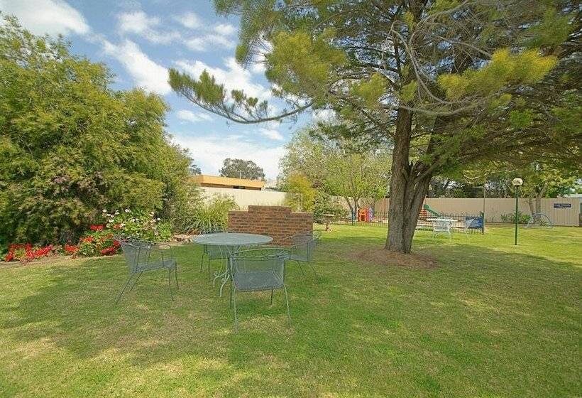 Nicholas Royal Motel  No Pets Allowed