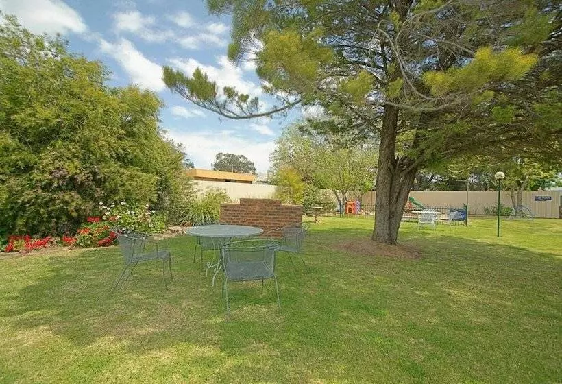 Nicholas Royal Motel  No Pets Allowed