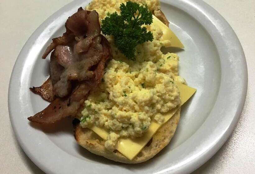 Nicholas Royal Motel  No Pets Allowed