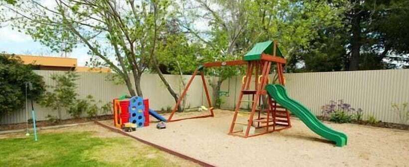 Nicholas Royal Motel  No Pets Allowed