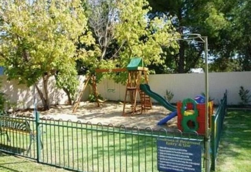 Nicholas Royal Motel  No Pets Allowed