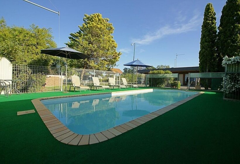 Nicholas Royal Motel  No Pets Allowed