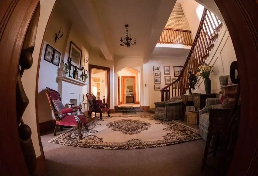 پانسیون Sondela Guest House