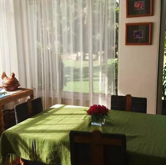 پانسیون Sondela Guest House