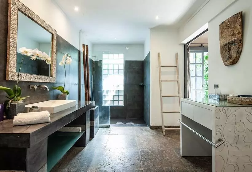 استراحتگاه Indiana Kenanga Boutique Hotel & Spa