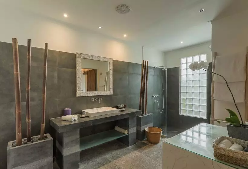 استراحتگاه Indiana Kenanga Boutique Hotel & Spa