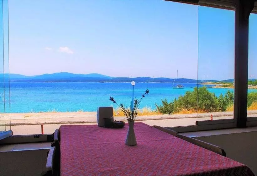 ベッドアンドブレックファースト Akkum Beach Otel