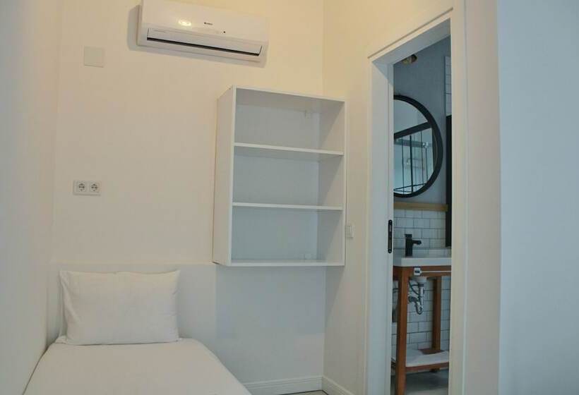 تختخواب و صبحانه Akkum Beach Otel