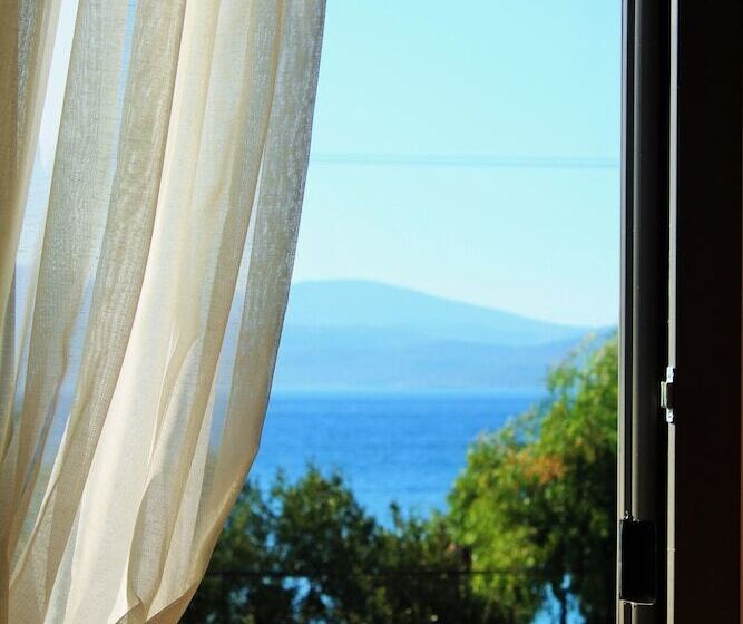 تختخواب و صبحانه Akkum Beach Otel