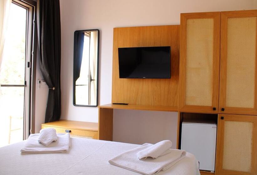 تختخواب و صبحانه Akkum Beach Otel