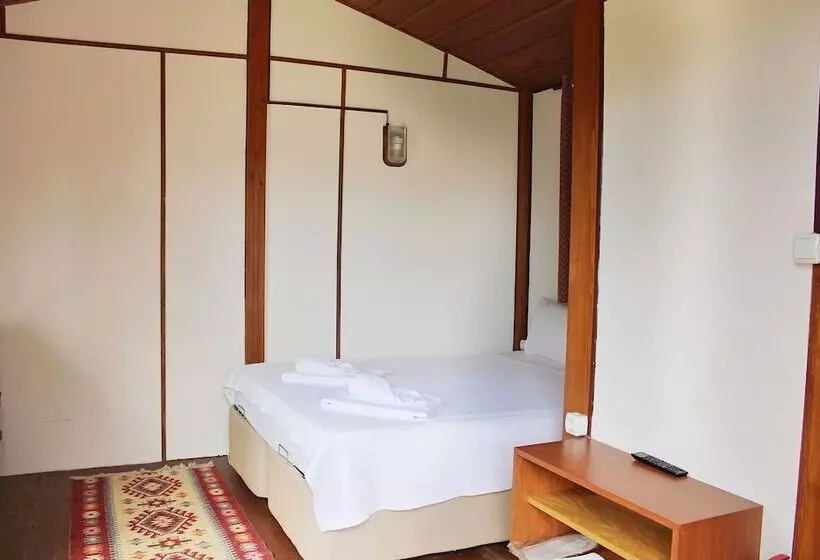 ベッドアンドブレックファースト Akkum Beach Otel
