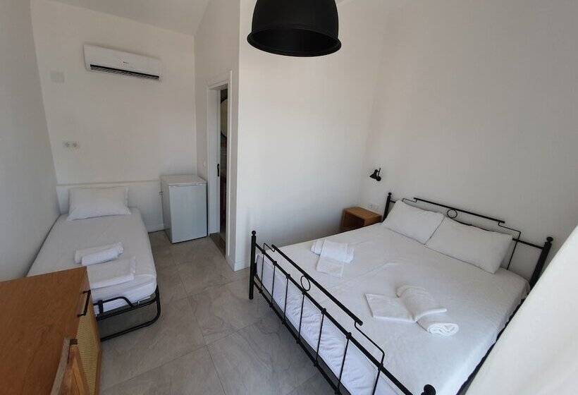 تختخواب و صبحانه Akkum Beach Otel