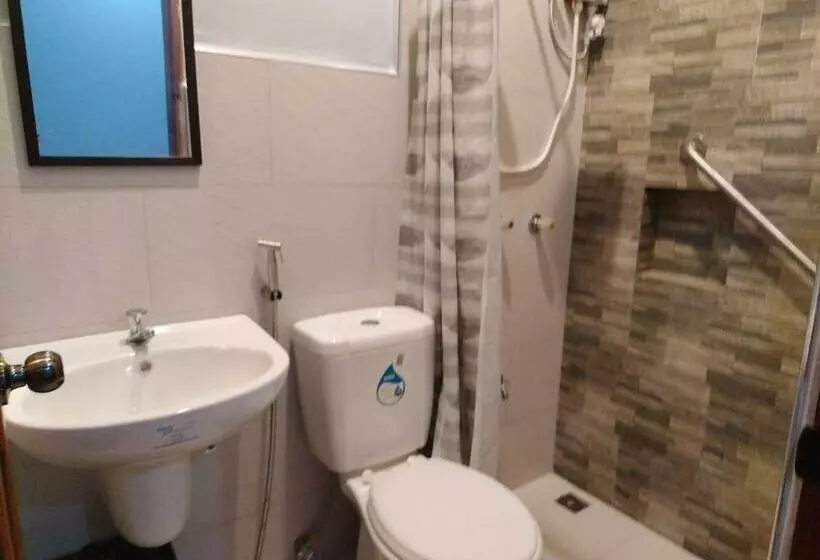 ユースホステル Reddoorz At Gracia S Calzada Inn Camiguin