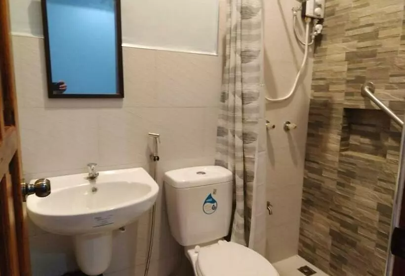 ユースホステル Reddoorz At Gracia S Calzada Inn Camiguin