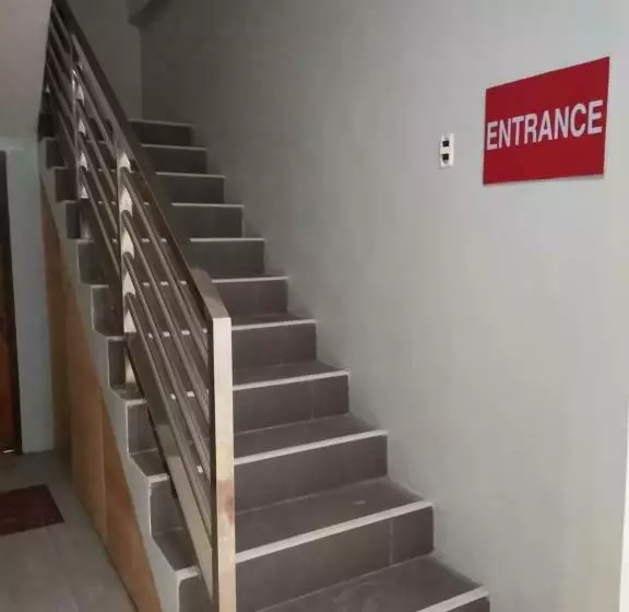 ユースホステル Reddoorz At Gracia S Calzada Inn Camiguin