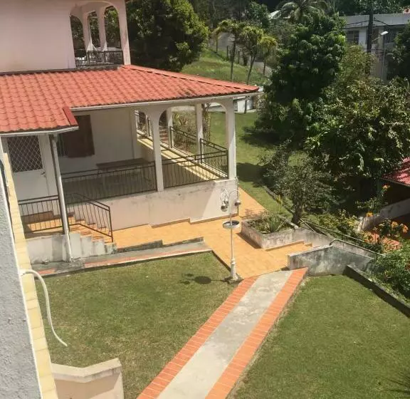 پانسیون La Canopée Enchantée, Chambres D Hôtes, Piscine, Proche Aéroport, Gare Maritime